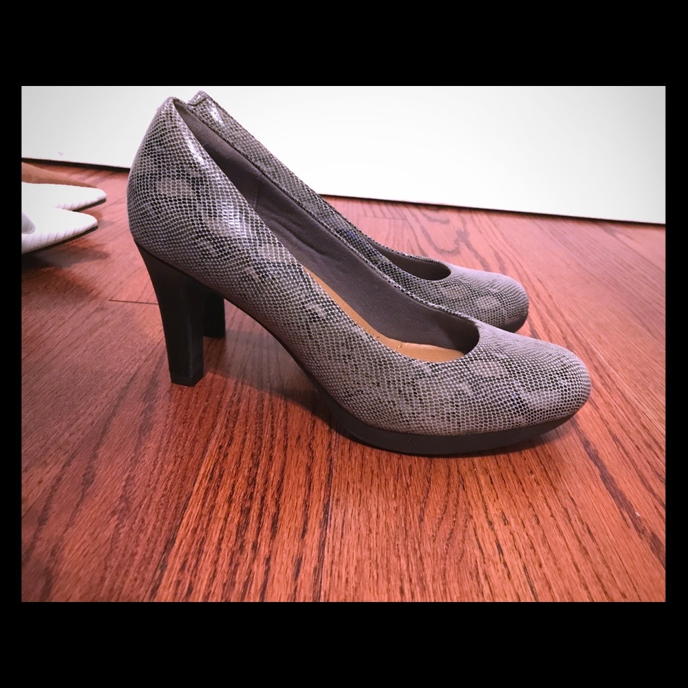 Size 7M snake skin Clark’s heels